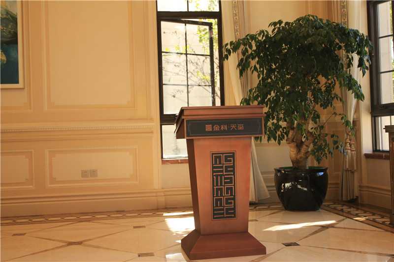 在標(biāo)識設(shè)計(jì)中，色彩帶給人的感受